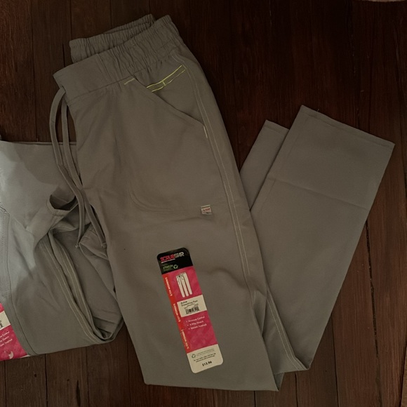 SOLD - Scrubstar Women's Active Stretch Fabric 3 Pocket V-Neck Scrub Top Gray - Picture 6 of 15